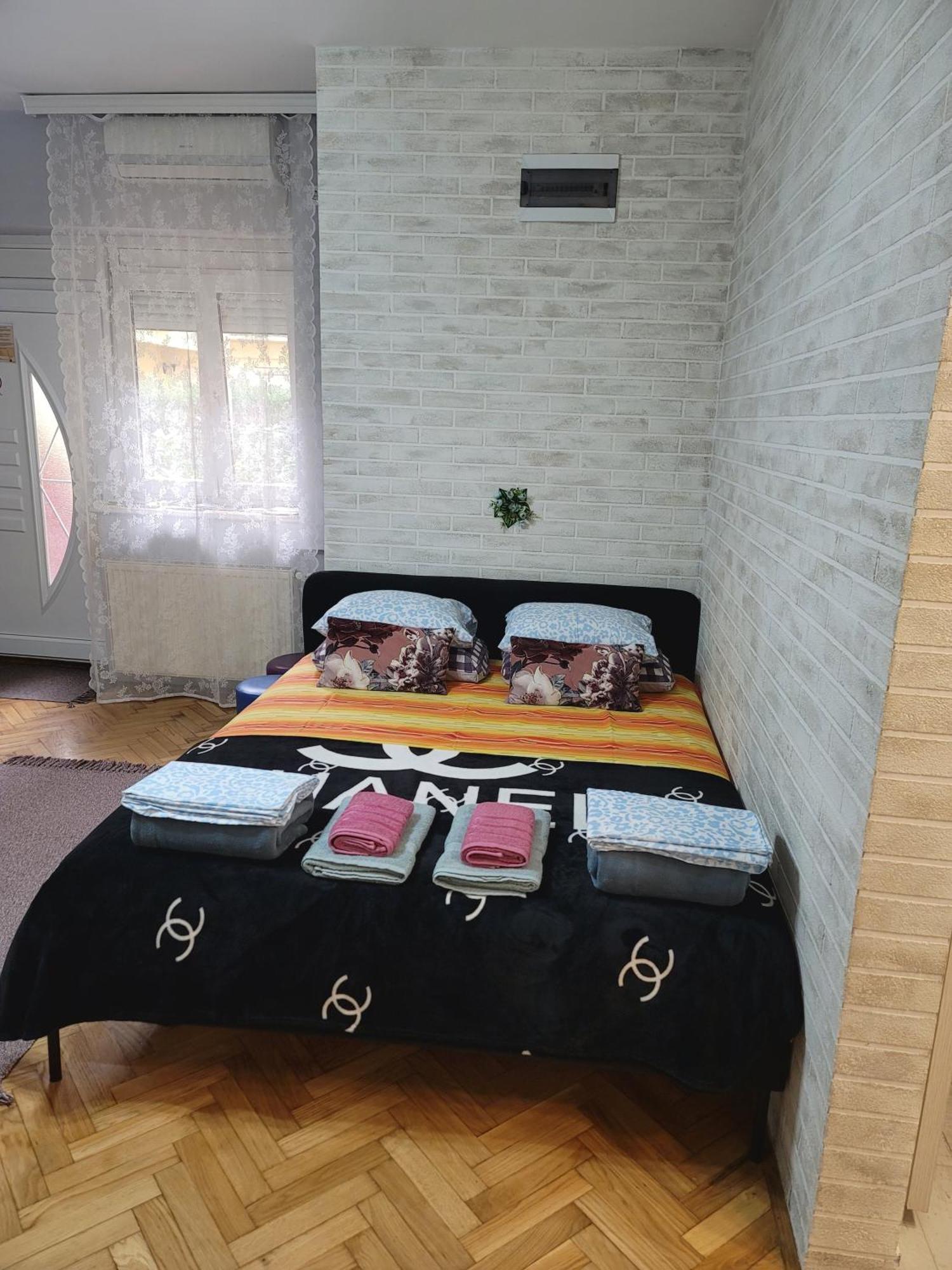 Apartman "Garden" Новий Сад Екстер'єр фото